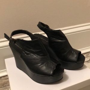 🟢Madden girl leather wedges